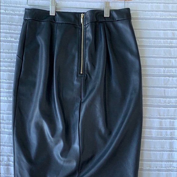 Dynamite black leather skirt with gold zip! - Picture 2 of 3
